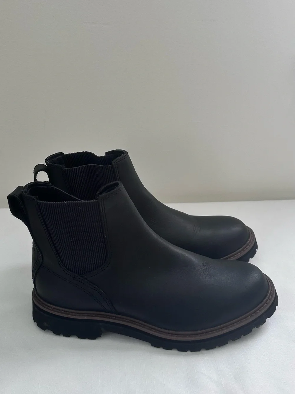 L.L. Bean Men's Black Chukka Boots - Slip-On Leather Ankle Boots